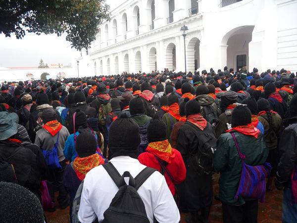 21820c10 - Al finalizar el 13 baktun 50 mil mayas zapatistas  marchan en silencio en 5 ciudades de Chiapas
